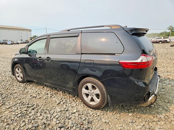 2019 TOYOTA SIENNA LE