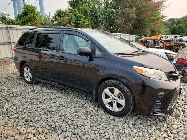 2019 TOYOTA SIENNA LE