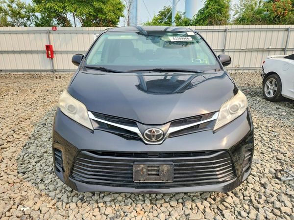 2019 TOYOTA SIENNA LE