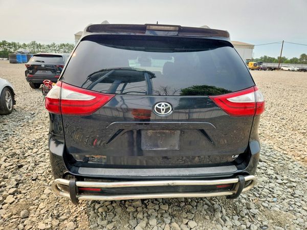 2019 TOYOTA SIENNA LE