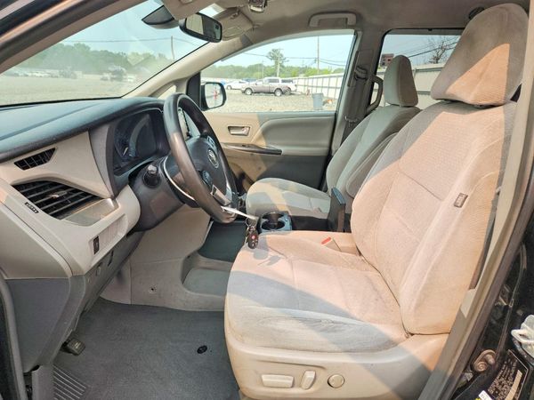 2019 TOYOTA SIENNA LE