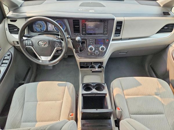2019 TOYOTA SIENNA LE