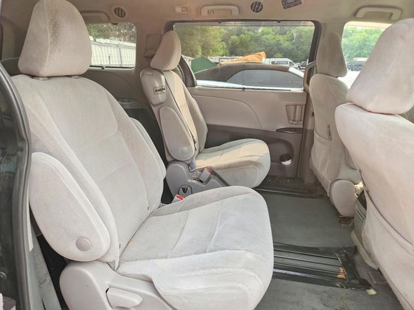2019 TOYOTA SIENNA LE