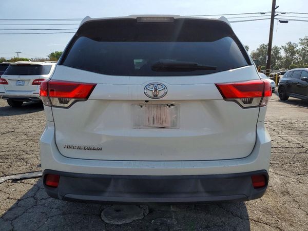 2019 TOYOTA HIGHLANDER LE