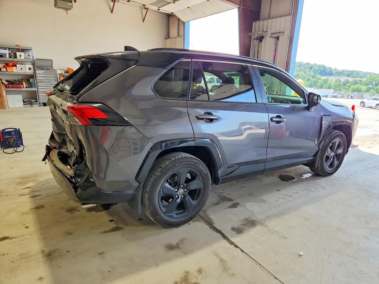 2020 TOYOTA RAV4 XSE HV
