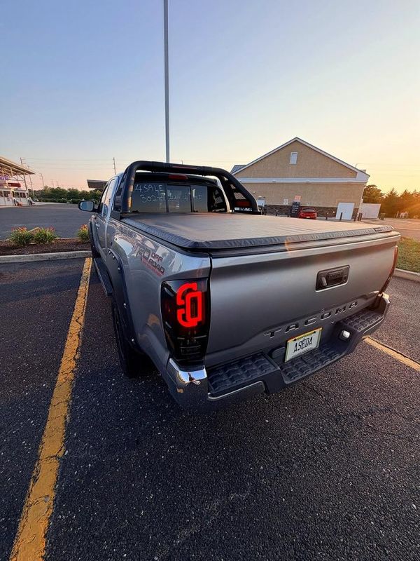 2017 TOYOTA TACOMA