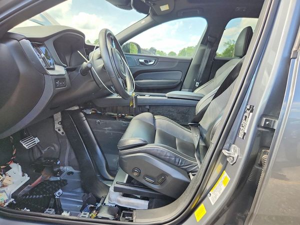 2020 VOLVO XC60 R-Design