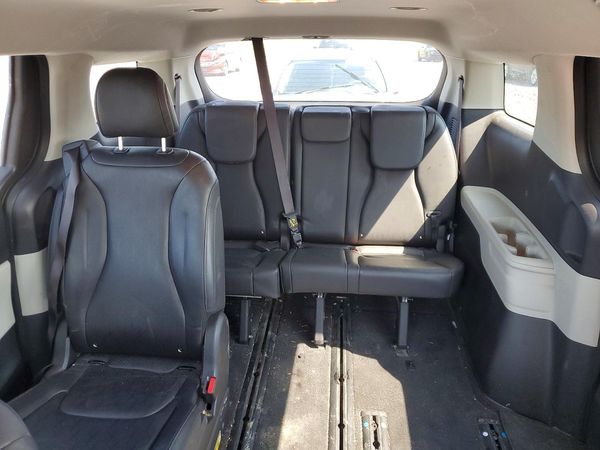 2024 KIA CARNIVAL LX, LX Seat Package