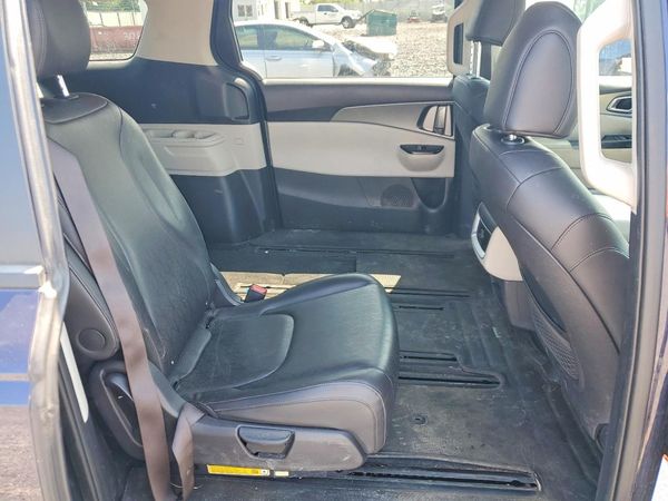2024 KIA CARNIVAL LX, LX Seat Package