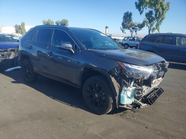 2022 TOYOTA RAV4 SE