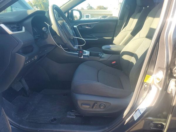 2022 TOYOTA RAV4 SE