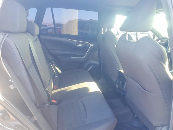 2022 TOYOTA RAV4 SE