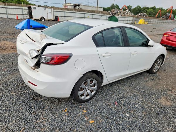 2013 MAZDA 3 SV/Base