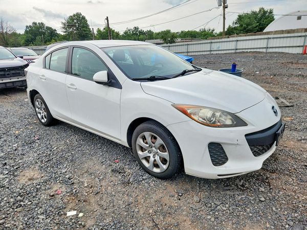 2013 MAZDA 3 SV/Base