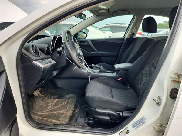 2013 MAZDA 3 SV/Base