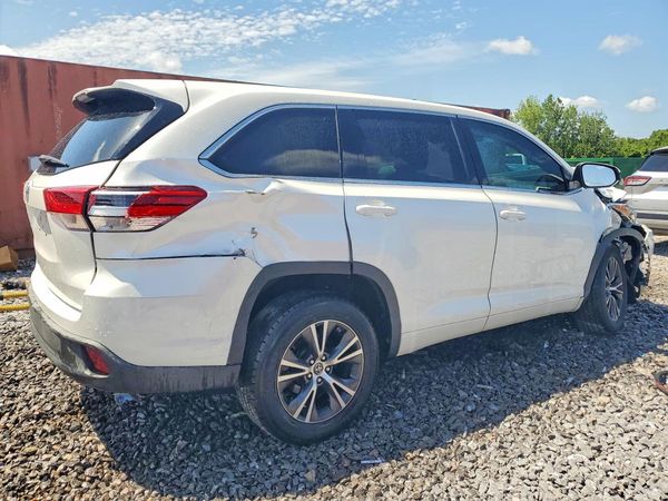 2017 TOYOTA HIGHLANDER LE