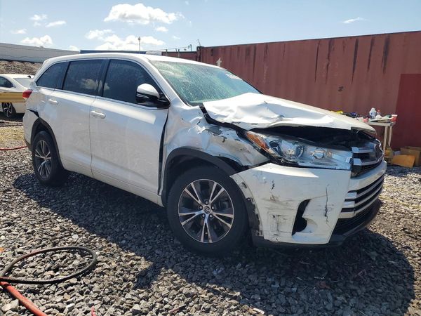 2017 TOYOTA HIGHLANDER LE