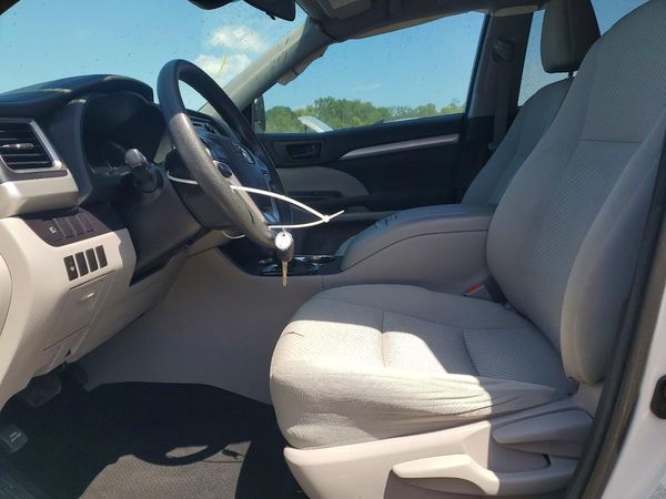 2017 TOYOTA HIGHLANDER LE