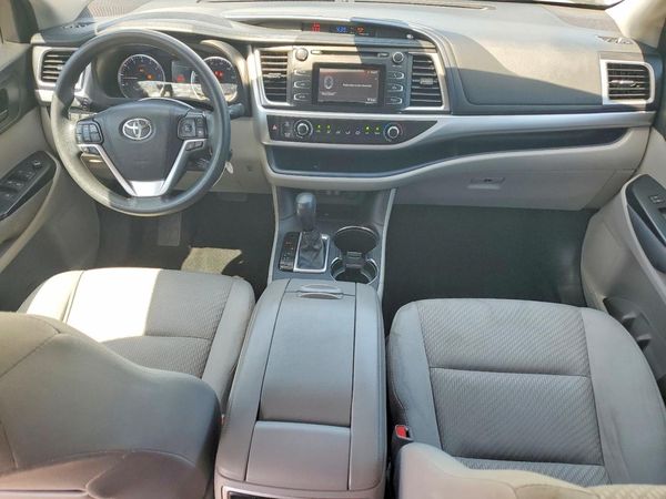 2017 TOYOTA HIGHLANDER LE