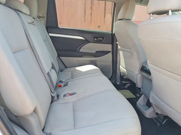 2017 TOYOTA HIGHLANDER LE