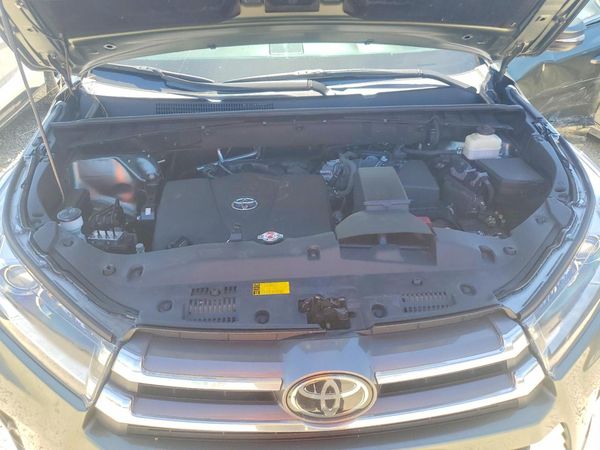 2018 TOYOTA HIGHLANDER Ltd/Ltd Platinum — Engine bay