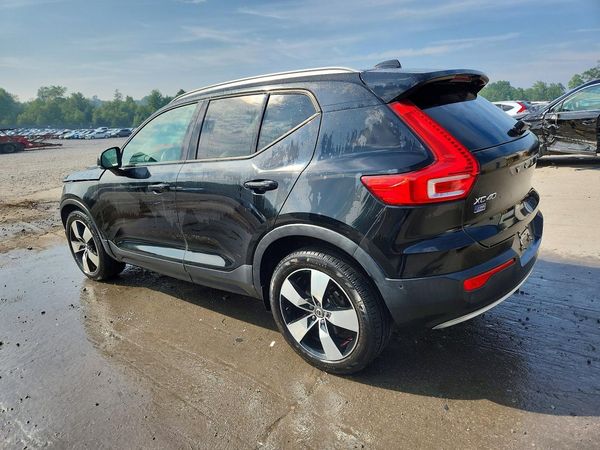 2019 VOLVO XC40
