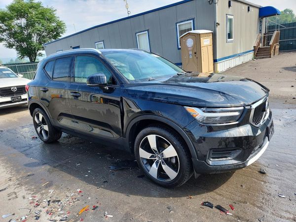2019 VOLVO XC40