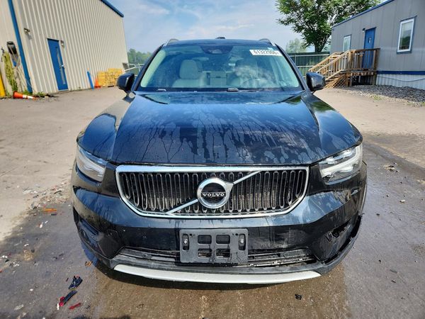 2019 VOLVO XC40