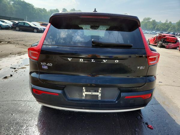 2019 VOLVO XC40