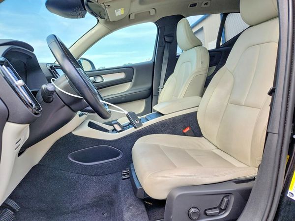 2019 VOLVO XC40