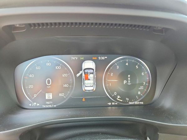 2019 VOLVO XC40