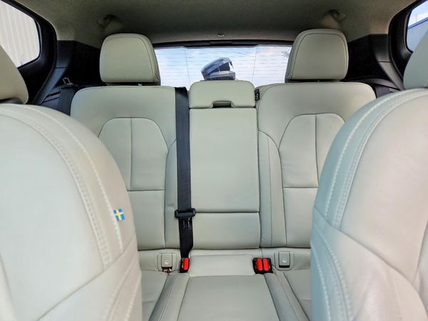 2019 VOLVO XC40