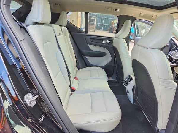2019 VOLVO XC40