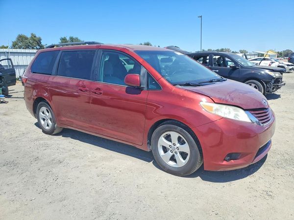 2015 TOYOTA SIENNA