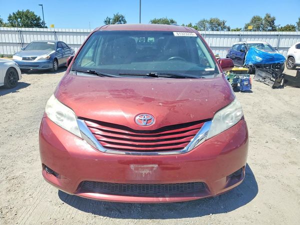 2015 TOYOTA SIENNA