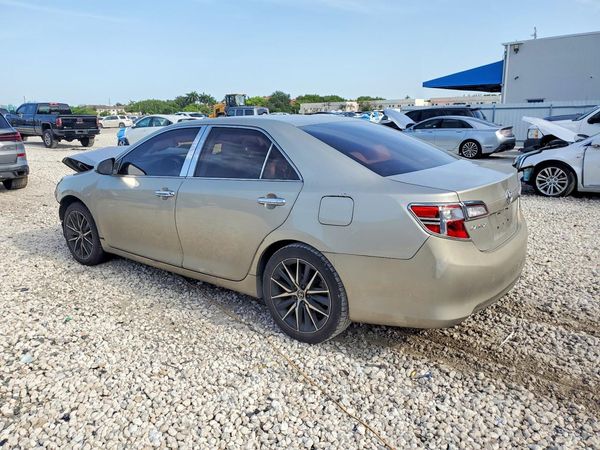 2014 TOYOTA CAMRY