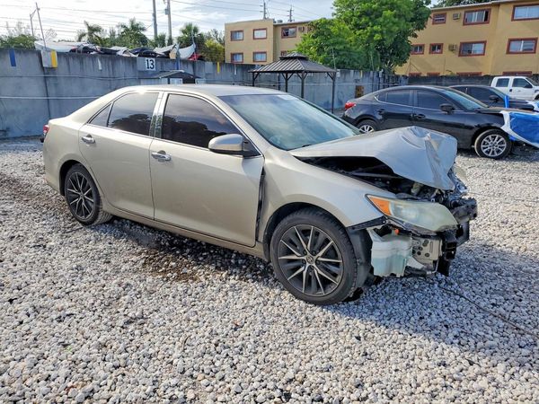 2014 TOYOTA CAMRY