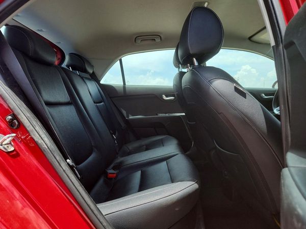 2020 KIA RIO 5-DOOR LX, S
