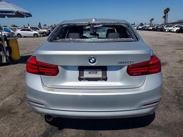 2018 BMW 320