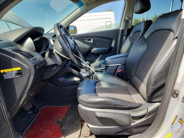 2012 HYUNDAI TUCSON GLS — DENT