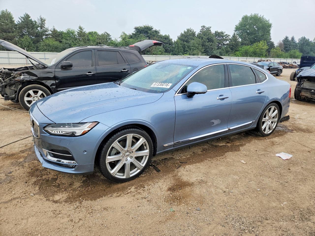 2017 VOLVO S90