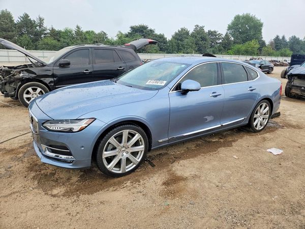 2017 VOLVO S90