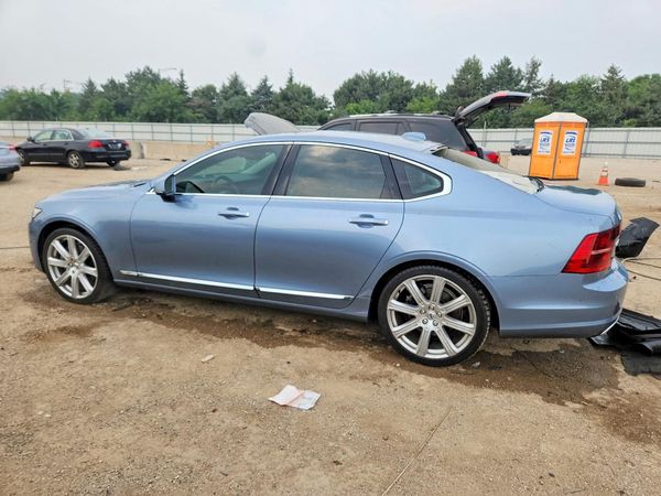 2017 VOLVO S90