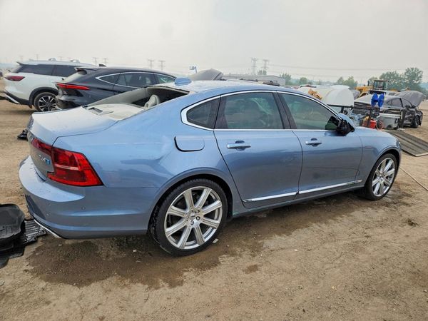 2017 VOLVO S90