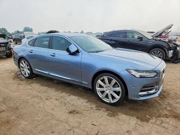 2017 VOLVO S90