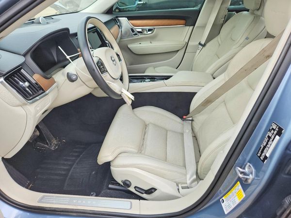 2017 VOLVO S90