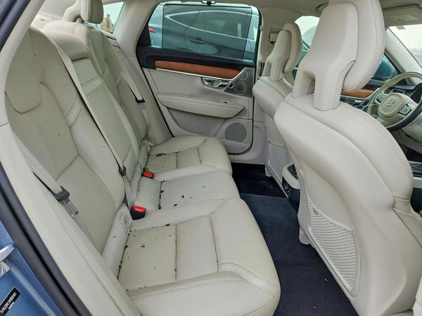 2017 VOLVO S90