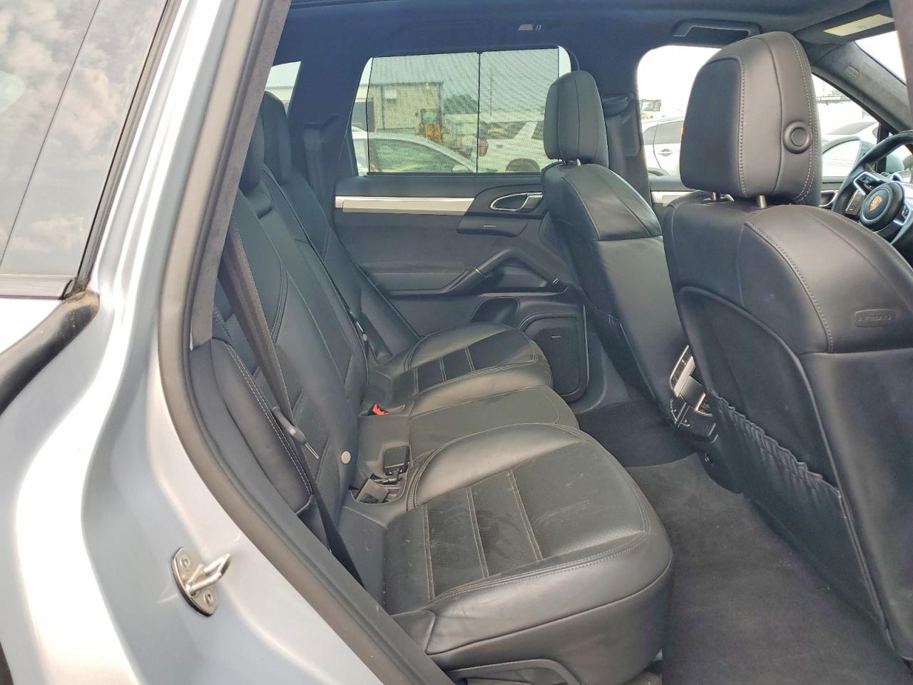 2016 PORSCHE CAYENNE