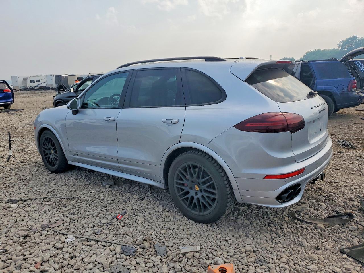 2016 PORSCHE CAYENNE