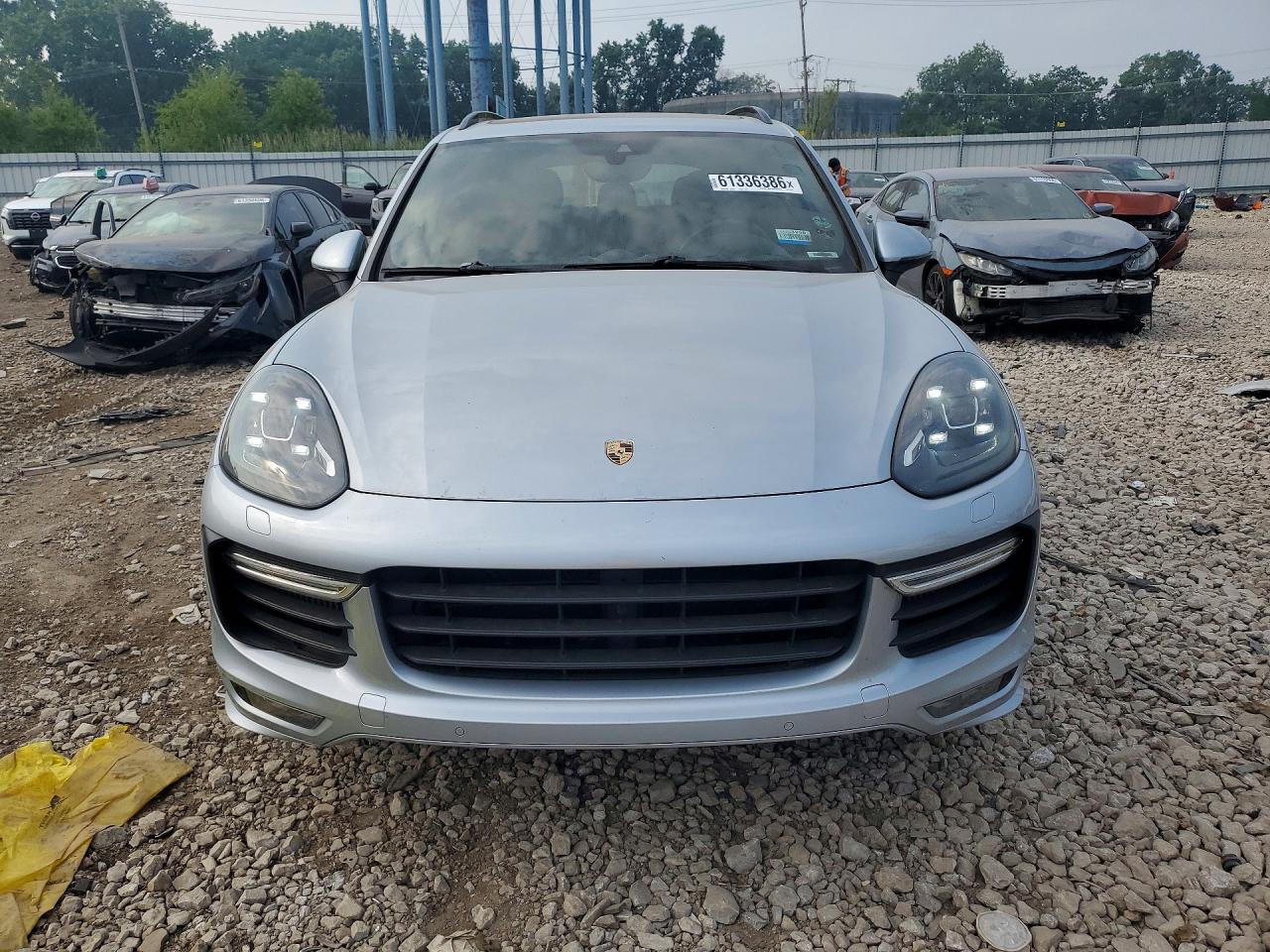 2016 PORSCHE CAYENNE